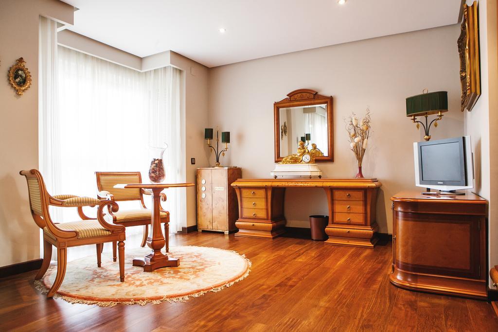 Hotel Rios San Adrián エクステリア 写真